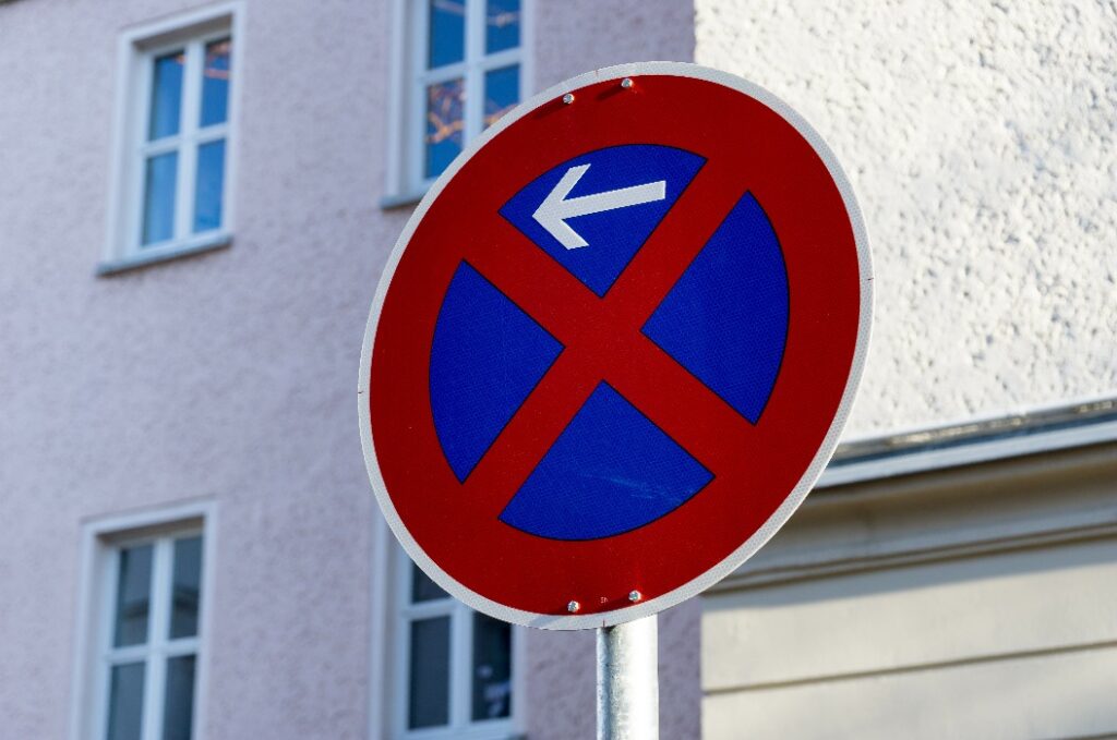 Verkehrsschild absolutes Halteverbot